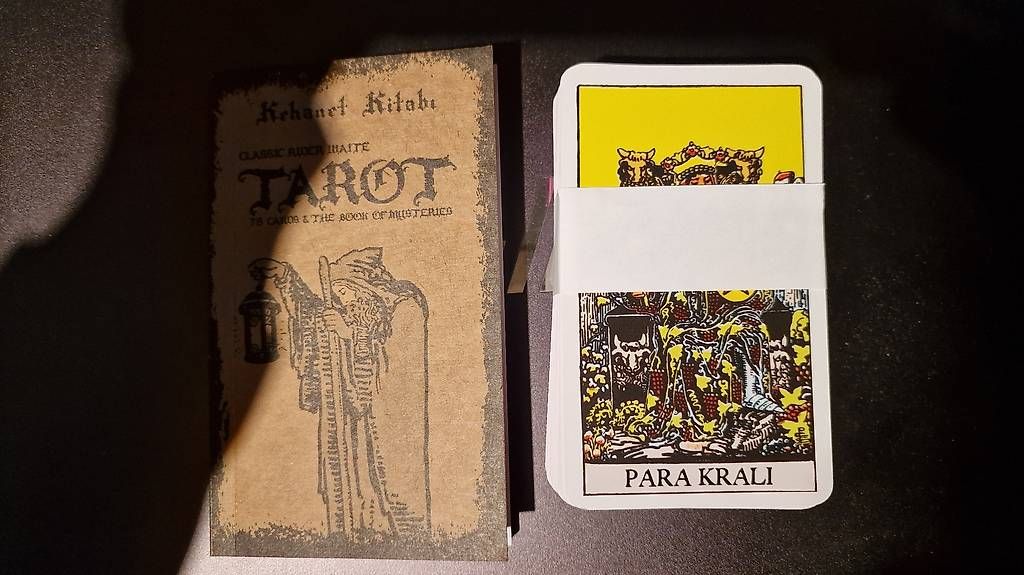 Livres: Astrologie- Buch  und Tarotkarten  – D'occasion à Binningen par lunge20 3
