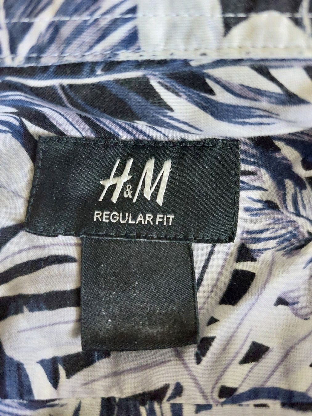 H&M Hemden: H&M Hemd Regular Fit, blau/weisses Muster, Grösse M – Gebraucht aus Gwatt (Thun) von B.D.999 1