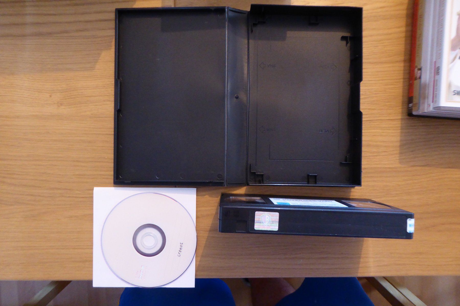 Alle VHS: VHS Cronos mit Backup DVD – Gebraucht aus Allschwil von Summelsarium 5