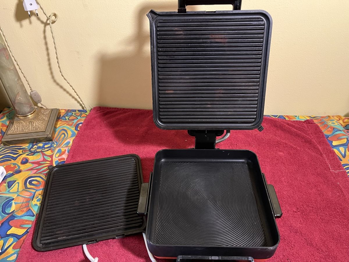Krups Appareils de cuisine: Krups Grillgerät Grillsystem 2002 mit zwei Platten – D'occasion à Hindelbank par Warentaxi 2
