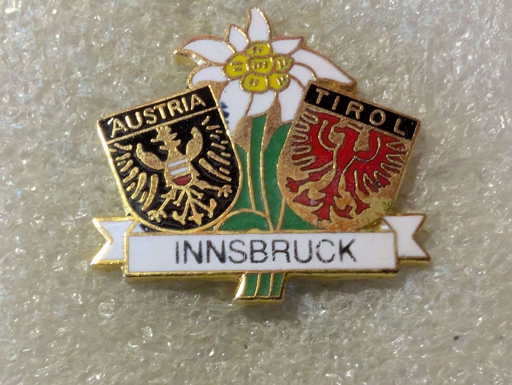 Placchette & Badge: Ansteckpin 184: Innsbruck – Usato da Oppligen venduto da Pin-Fall-Shop