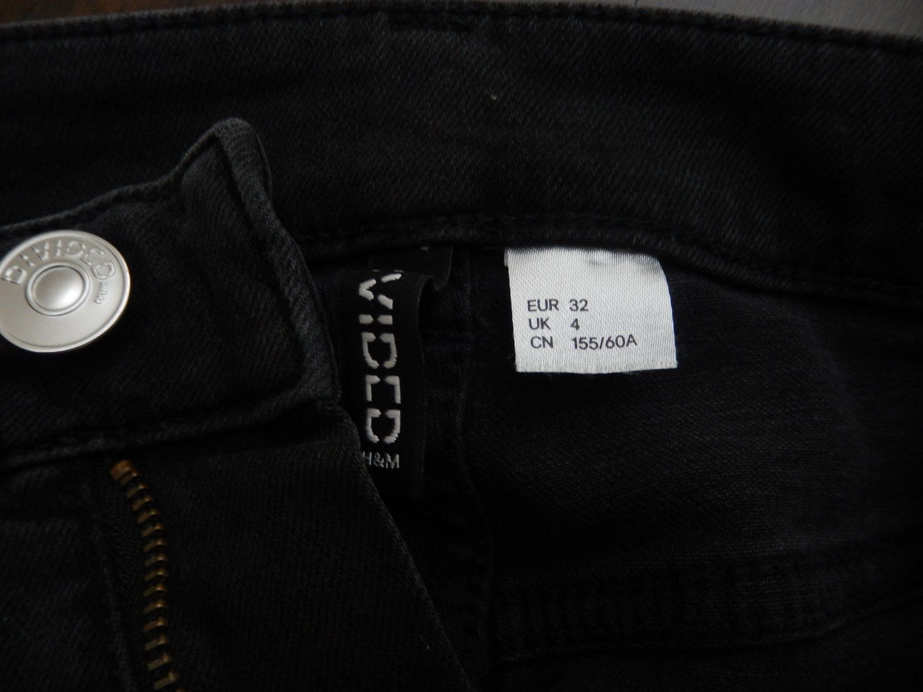 H&M Jeans: H&M DIVIDED Skinny Bermudas Gr. XXS – Usato da Tuggen venduto da vivira 6