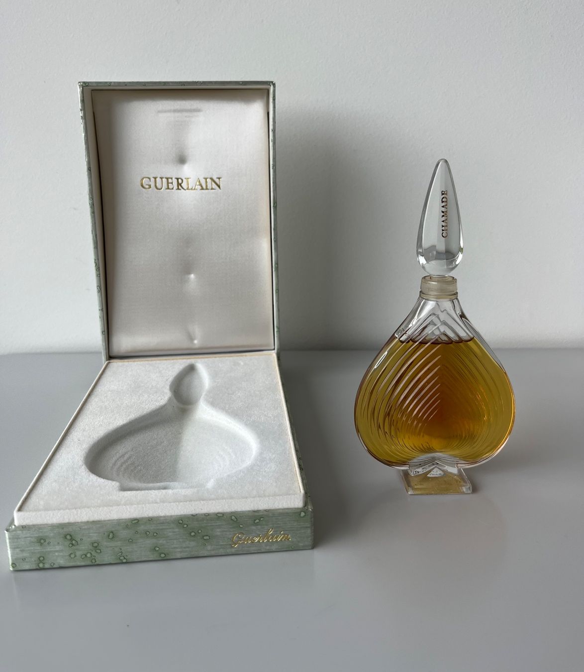 Guerlain Profumi & Eau de Toilette: CHAMADE Extrait GUERLAIN - Vintage - Herzflakon und Koffer – Usato da Zollikofen venduto da spunk65 2
