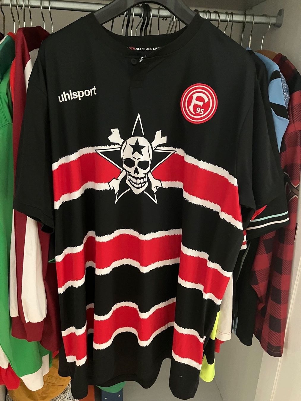 Canottiere & Pantaloni: Fortuna Dusseldorf 2019-2020 SPECIAL Trikot – Usato da Thun venduto da ladoppiaesse.cards