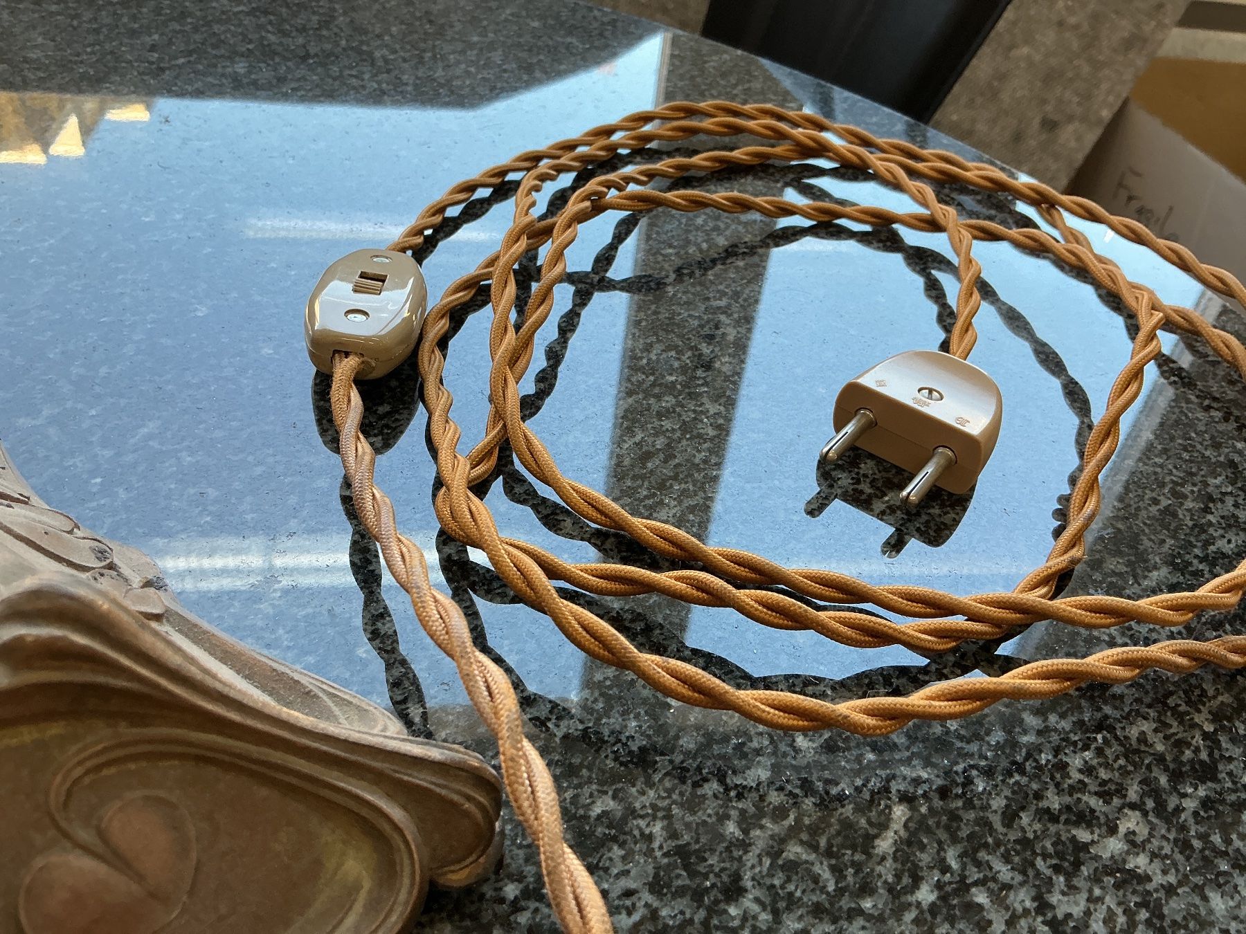 Lampade: Klassische Tischlampe mit Marmor und Messing – Usato da Bern venduto da vielerart 4