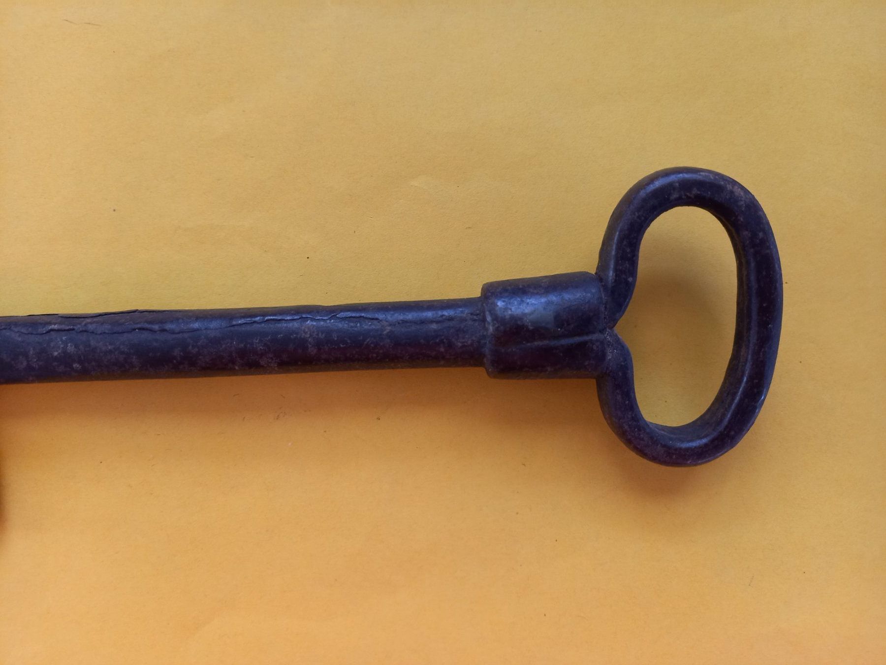 Chiavi: Clef ancienne en fer forgé – Usato da Rossens FR venduto da Souris1 1