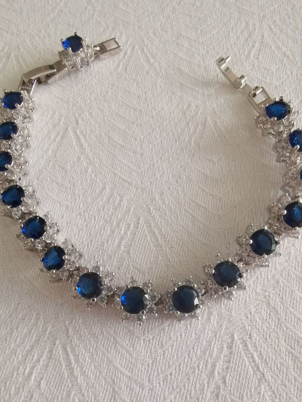 Armbänder & -reifen: SCH. SILBER ARMBAND M. BLAUEN STEINEN 925 – Gebraucht aus Allschwil von Male54