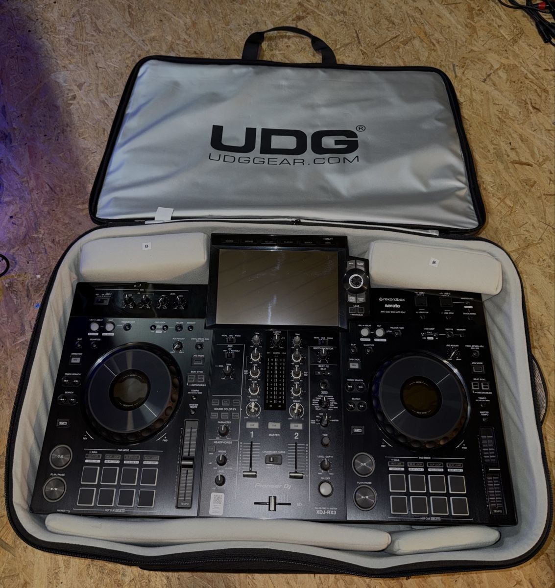 Pioneer Console di mixaggio: Pioneer XDJ-RX3 All-in-one – Usato da Uetikon am See venduto da serge.wilhelm 3