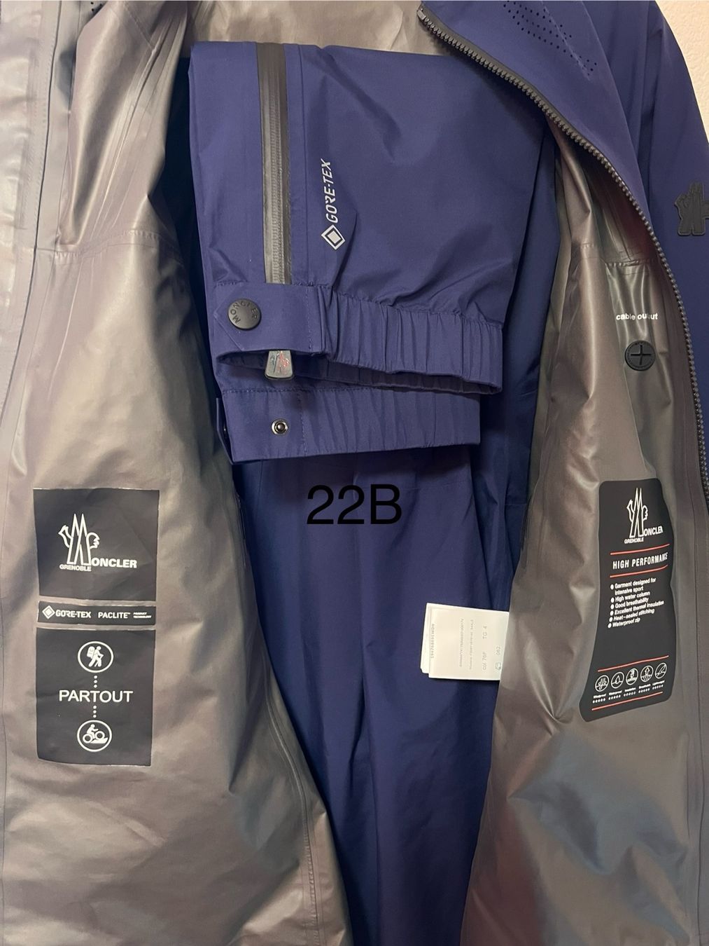 Anzüge: Moncler Gore-tex suit Jacket+Pants uomo – Gebraucht aus Pontresina von cli_g8qv 1