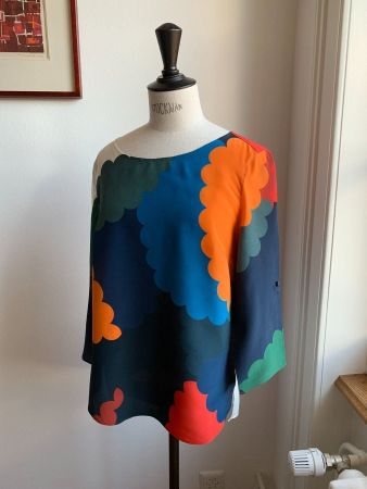 AKRIS: Neu/ungetragen - Edle bunte Seiden-Bluse, 38
