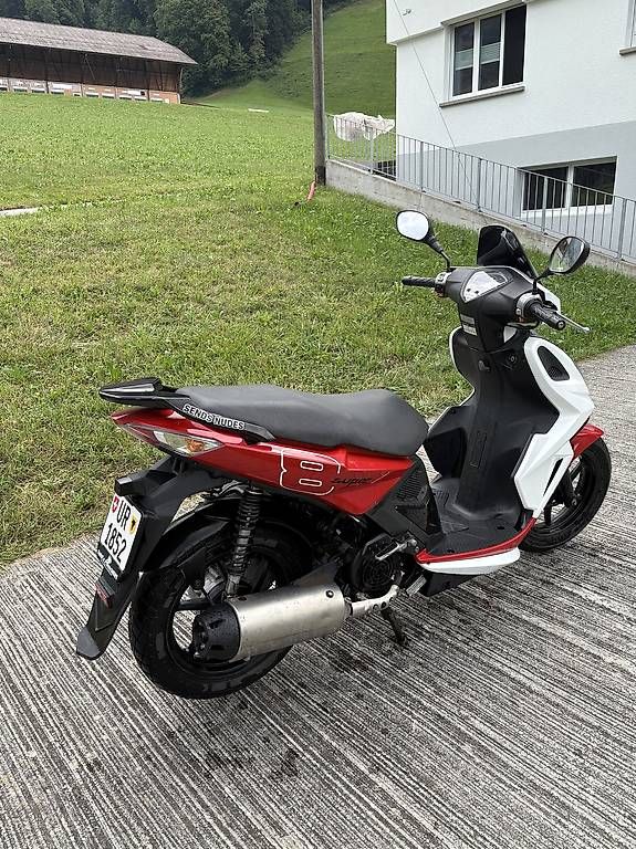 Kymco Scooters: Motorrad Kymco Super8 – D'occasion à Bürglen UR par mur_c8lj 3