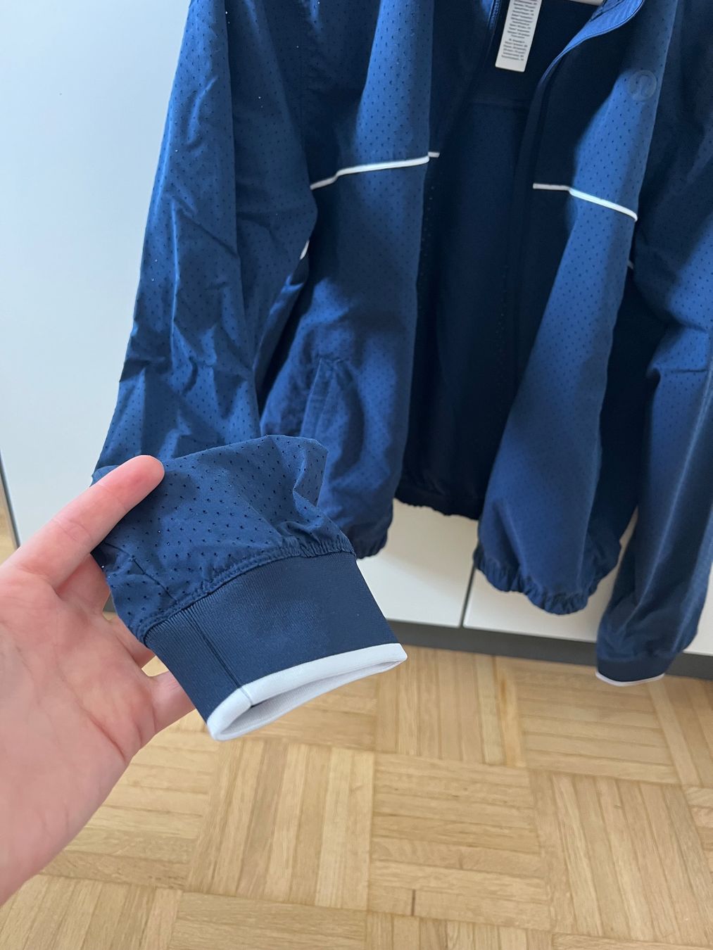 Lululemon Giacche: Lululemon Sommerjacke dunkelblau, Grösse 8 – Nuovo (secondo la descrizione) da Bern venduto da Sunshine.016 2