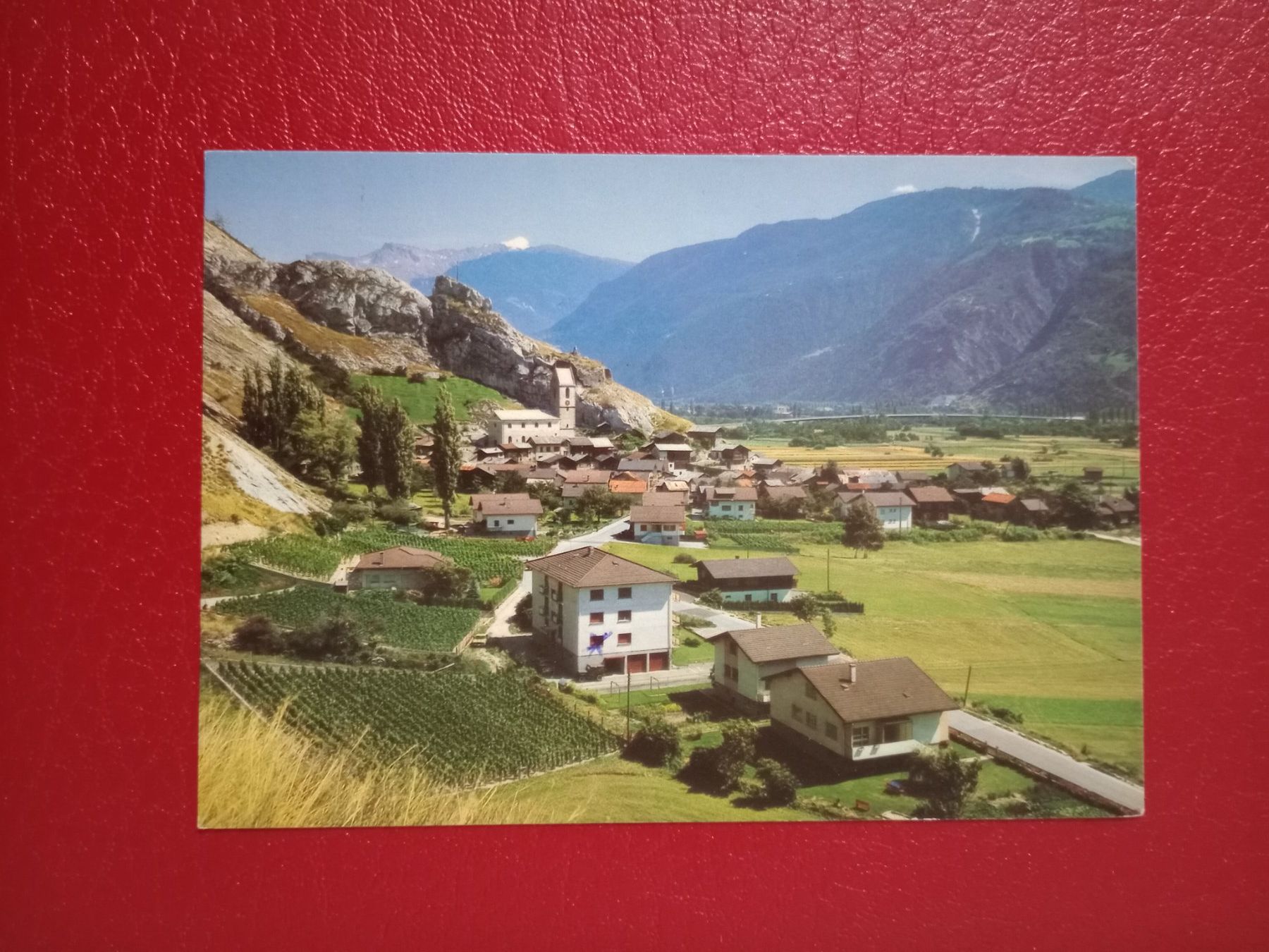 Cartoline postali: Niedergesteln Wallis Gesamtansicht 2004 – Usato da Küttigen venduto da Melisch1000