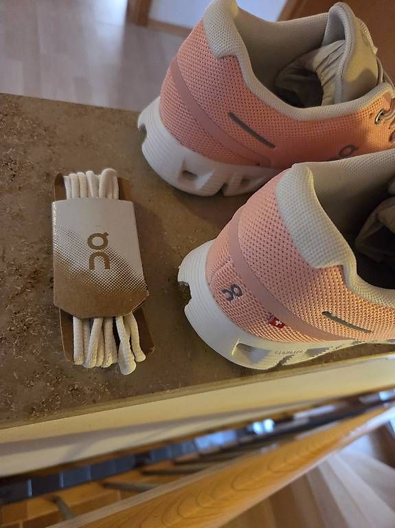 Damenschuhe: On Cloud Gr.39 Neu – Gebraucht aus Jona von pau_g7rc 2