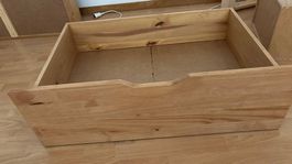 2 Bettkästen auf Rollen aus Massivholz - Stauraum 