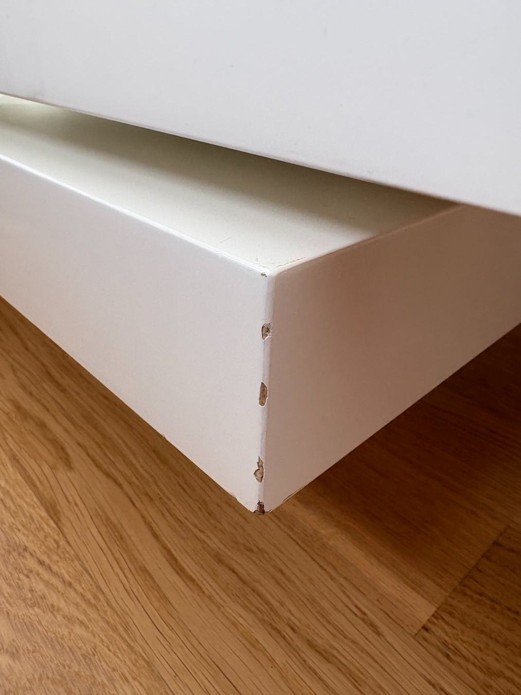 Tavoli: Couchtisch weiss mit Glasabdeckung – Usato da Urdorf venduto da Rini81 8
