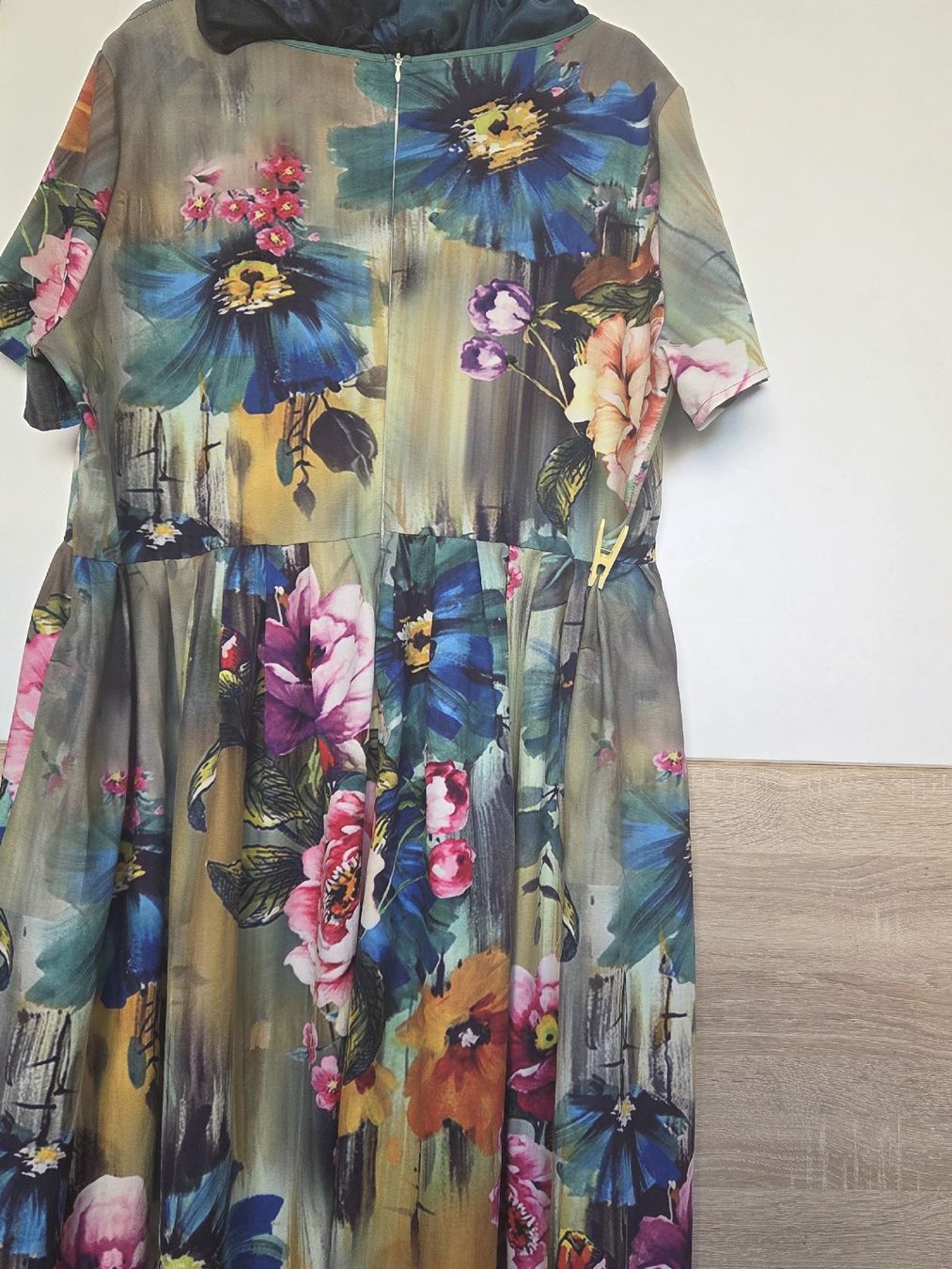 Robes: Damen Kleid, ca. Gr 48 – D'occasion à Frauenfeld par Schenken-mit-Herz 4
