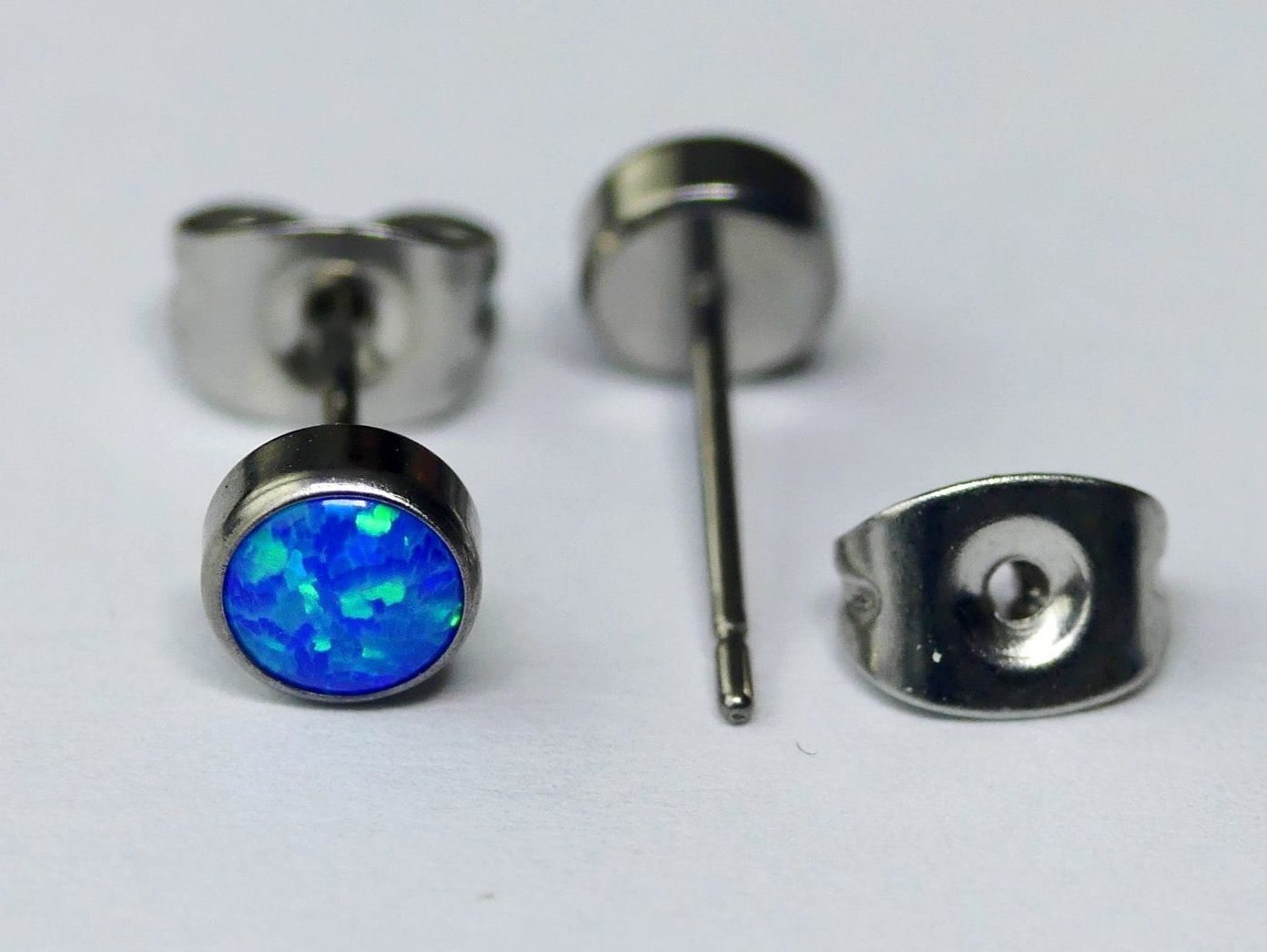 Orecchini pendenti & Orecchini a lobo: Ohrstecker aus Titanium mit Opal – Nuovo e nell'imballaggio originale da Matten b. Interlaken venduto da kero71 4