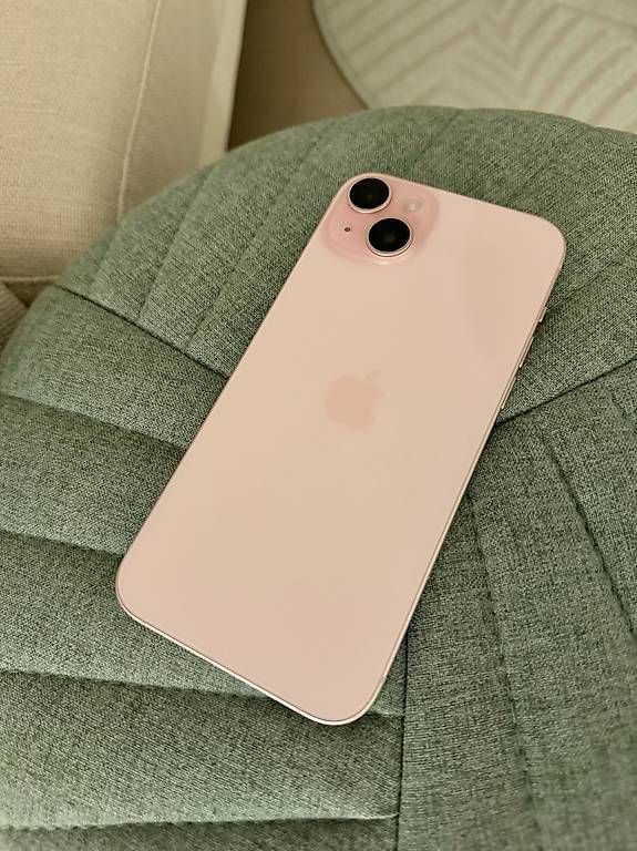 Portables: iPhone 15 Plus 256 Go rose – D'occasion à La Roche FR par ret_k7ny 1