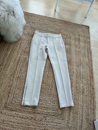 Zara beige mit Reissverschluss am Bein guter Zustand. S