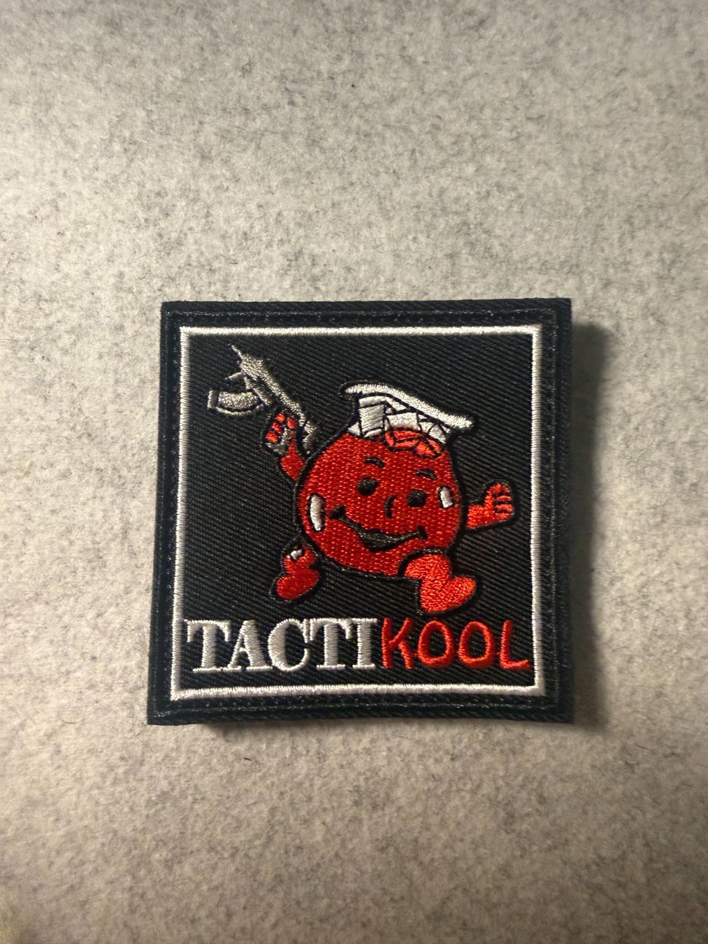 Plaquettes & Badges: Patch Velcro neuf – Neuf (Voir description) à Carouge GE par joey.79