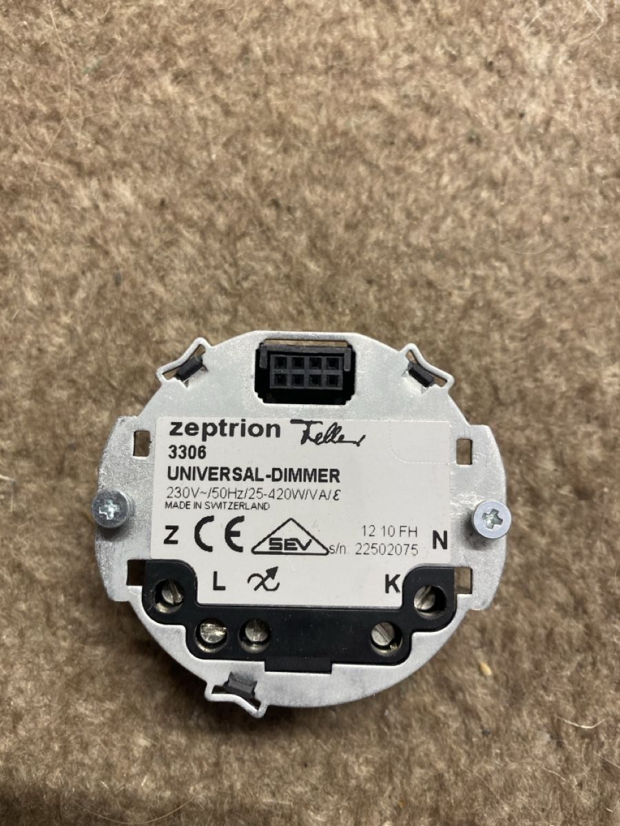 Zeptrion Interruttori: Zeptrion Universal - Dimmer  3306 – Usato da Oberiberg venduto da Tquattro 1