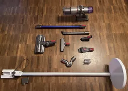 Dyson V11 Absolute Extra mit Ständer-Akku u Filter Neuwertig