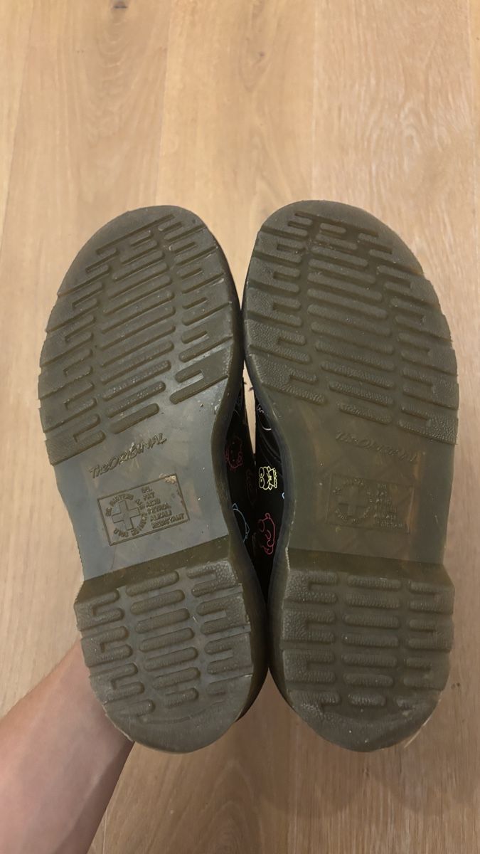 Dr. Martens Scarpe da donna: Hello Kitty/Sanrio Dr. Martens – Nuovo (secondo la descrizione) da Bolligen venduto da Galileen 1