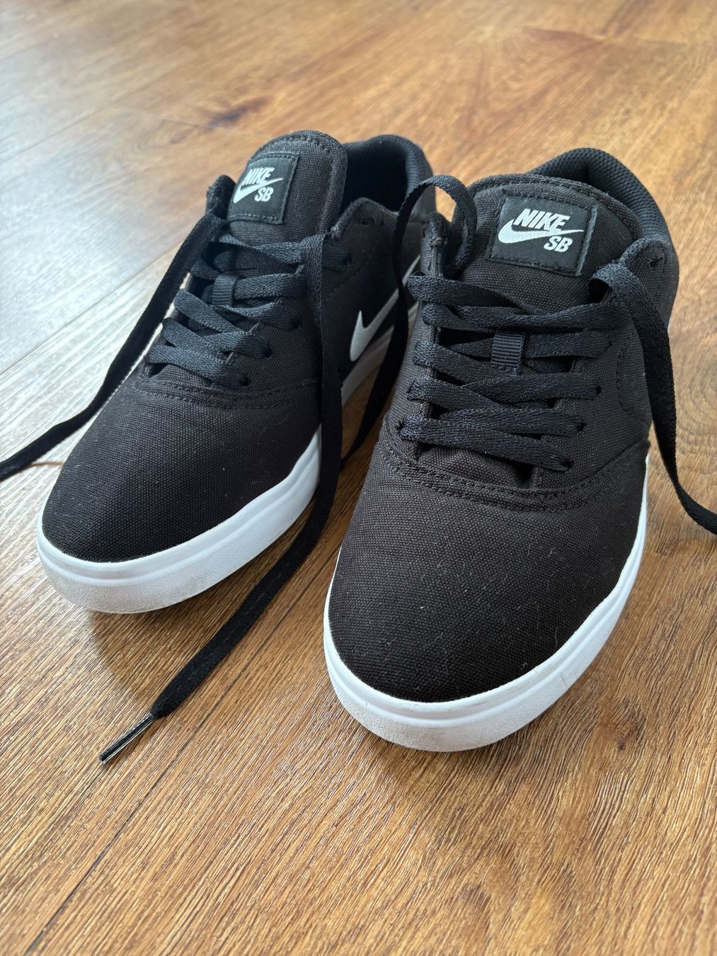 Nike Scarpe da uomo: Nike Schuhe 40 – Usato da Grosshöchstetten venduto da JustEasy01