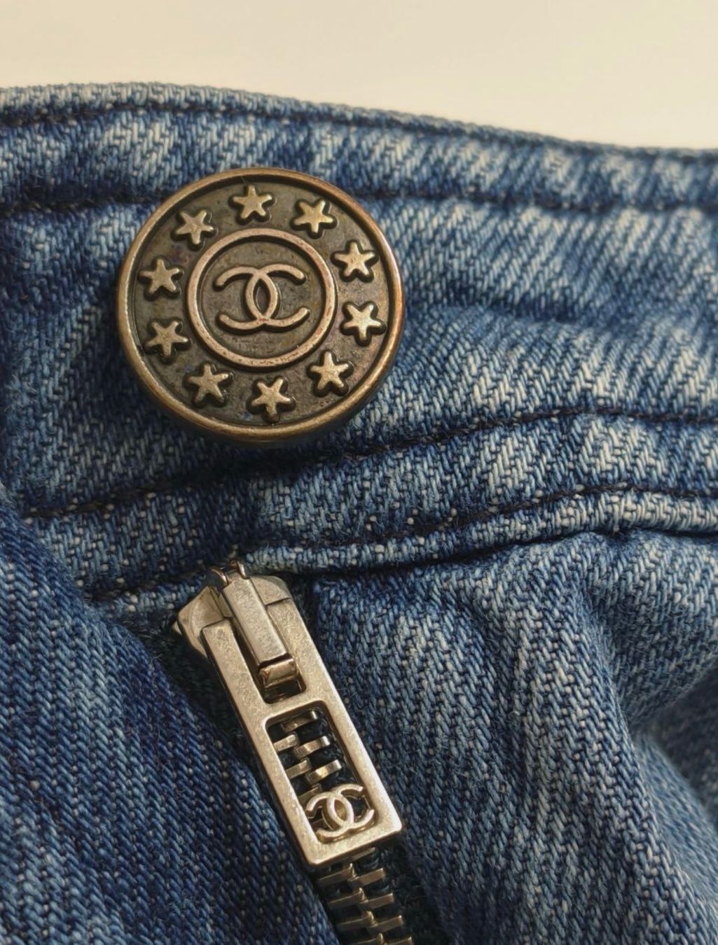 Chanel Jeans: Jeans Chanel Hose – Usato da Zell LU venduto da AliAli24 3