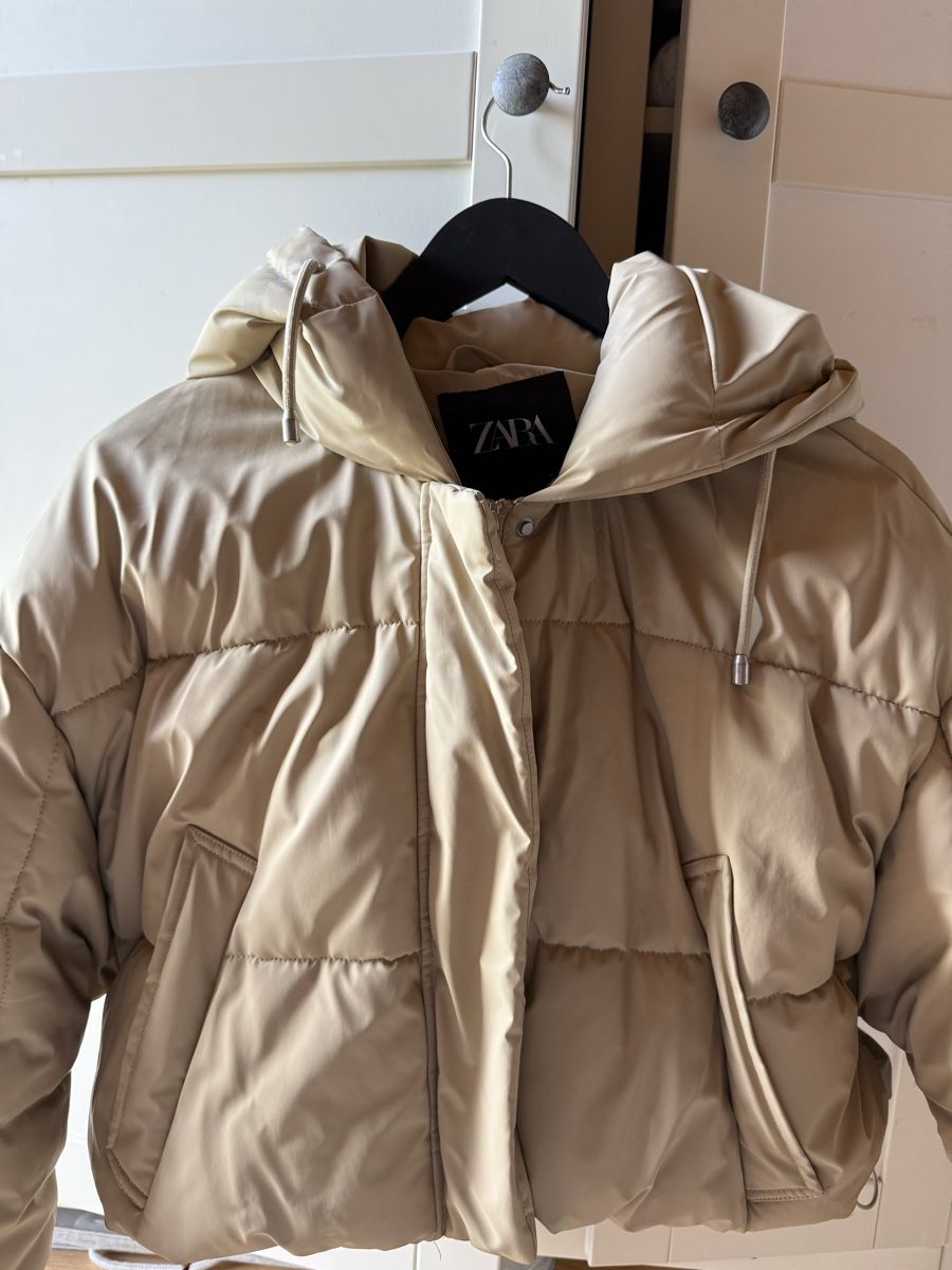Zara Giacche: Doudoune Beige à Capuche  – Usato da Rossemaison venduto da salomestn