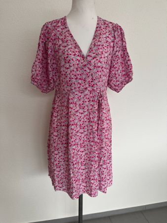 Angenehmes Kleid, Viskose, NEU, Gr. S-L