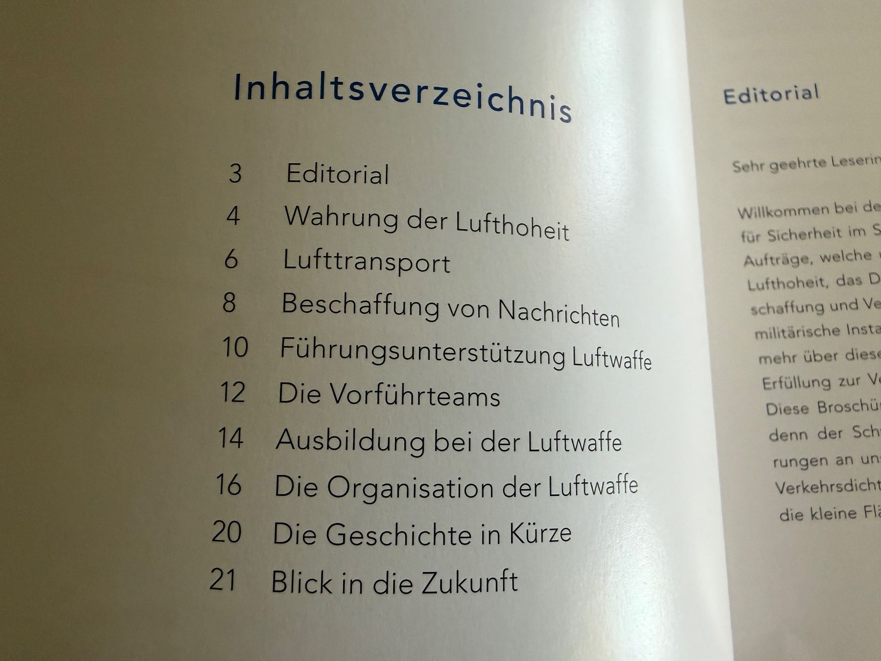 Revues & Magazines: 3 Publikationen Schweizer Luftwaffe von 2014 – D'occasion à Brütten par Hst1 1