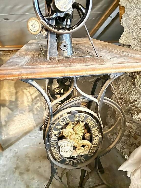 Nähmaschinen: Machine à coudre ancienne Maison Brunswick Paris decorative – Gebraucht aus Aurigeno von nkj_6kgj 1
