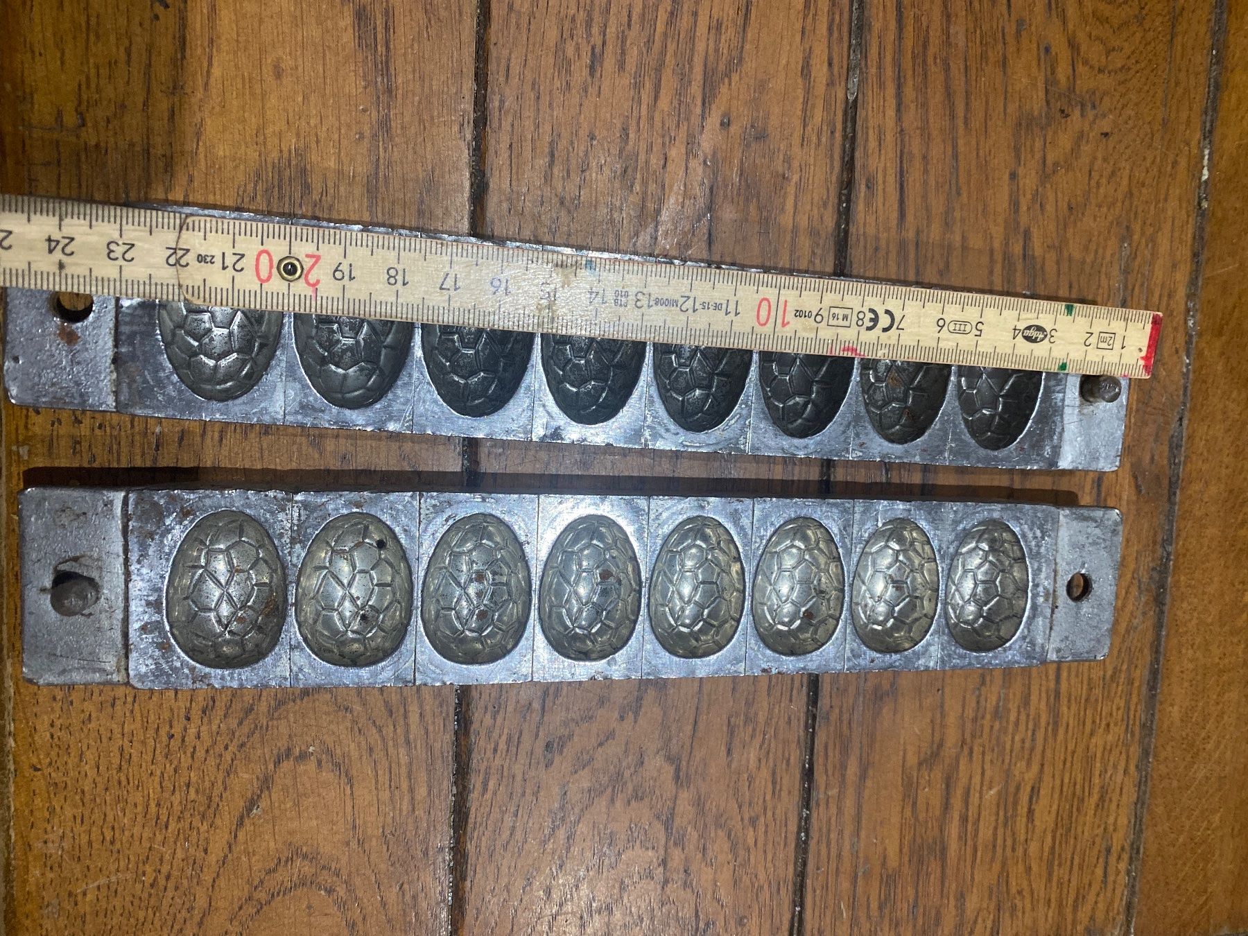 Teglie da forno: Moule chocolat 8x œuf 3cm – Usato da Lajoux JU venduto da Briard0 2