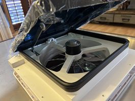 Dachfenster Camper mit Beleuchtung/Ventilator ungebraucht
