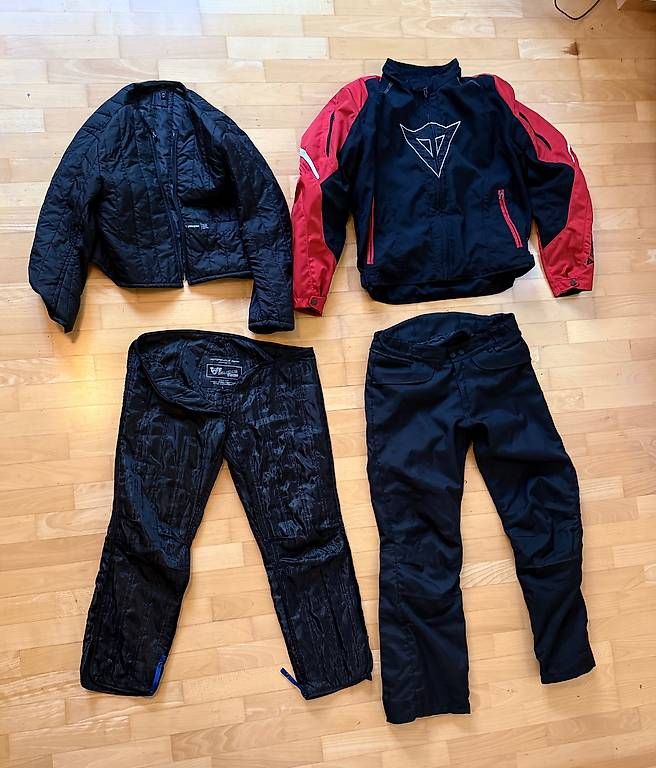 Dainese Kleiderpakete: Motorradbekleidung Grösse L – Gebraucht aus Winterthur von glf_tr8x