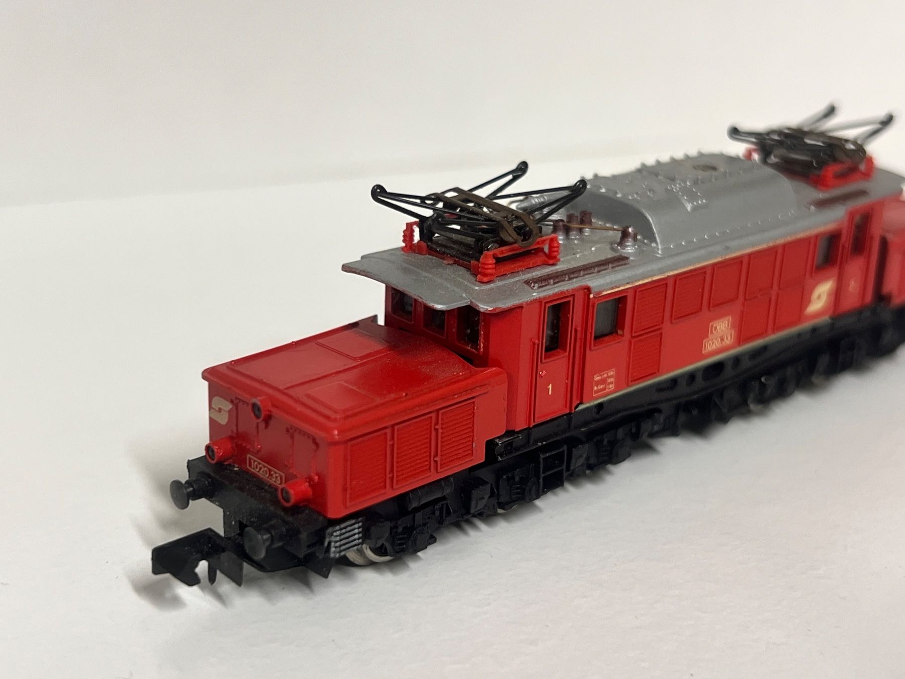 Arnold Modellini di ferrovie: Arnold 2330 ÖBB 1020.33 blutorange Ep.4 – Usato da Geroldswil venduto da TopTrain54 3