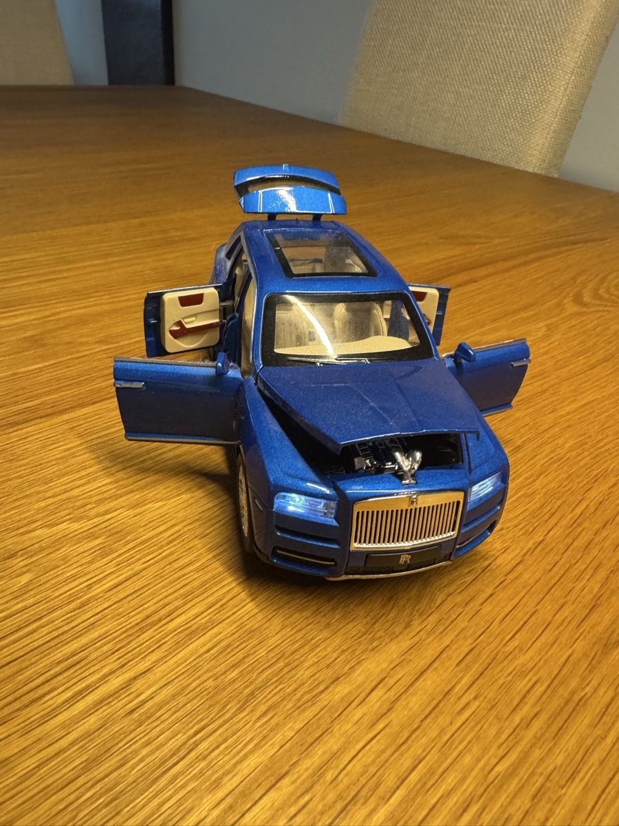 Rolls Royce Modellini d'auto: Rolls-Royce Cullinan Modellauto blau ca. 18 cm lang – Usato da Volketswil venduto da HDT2 2