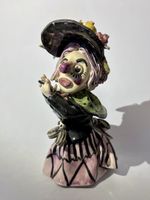Keramikfigur mit Blumenhut und Piccolo, Basler Fasnacht