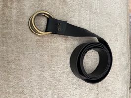 Cintura nera in pelle con fibbia dorata, come nuova!