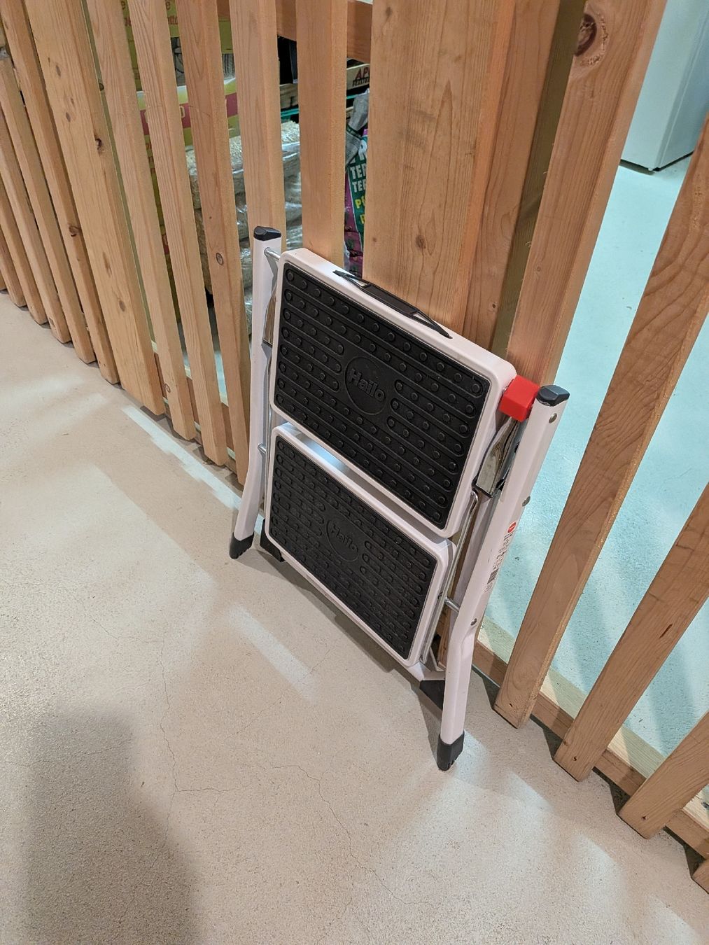 Scale: Folding Step Stool Ladder - Portable & Lightweight! – Usato da Maur venduto da geo_tw5t 2