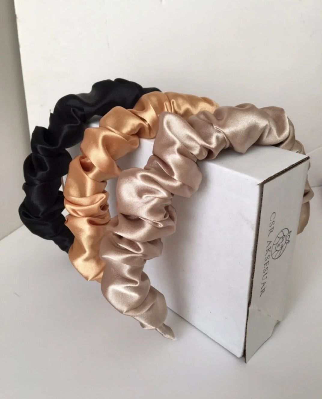 Accessori per capelli: satin Haarreif verschiedene farben – Nuovo e nell'imballaggio originale da Dietikon venduto da Eleda