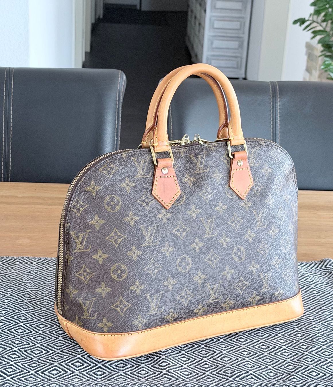 Louis Vuitton Taschen für Damen: Louis Vuitton Alma PM – Gebraucht aus Reinach AG von BisMad3 2