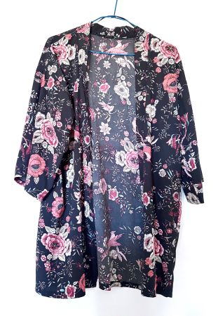 Kimono court léger motifs floraux