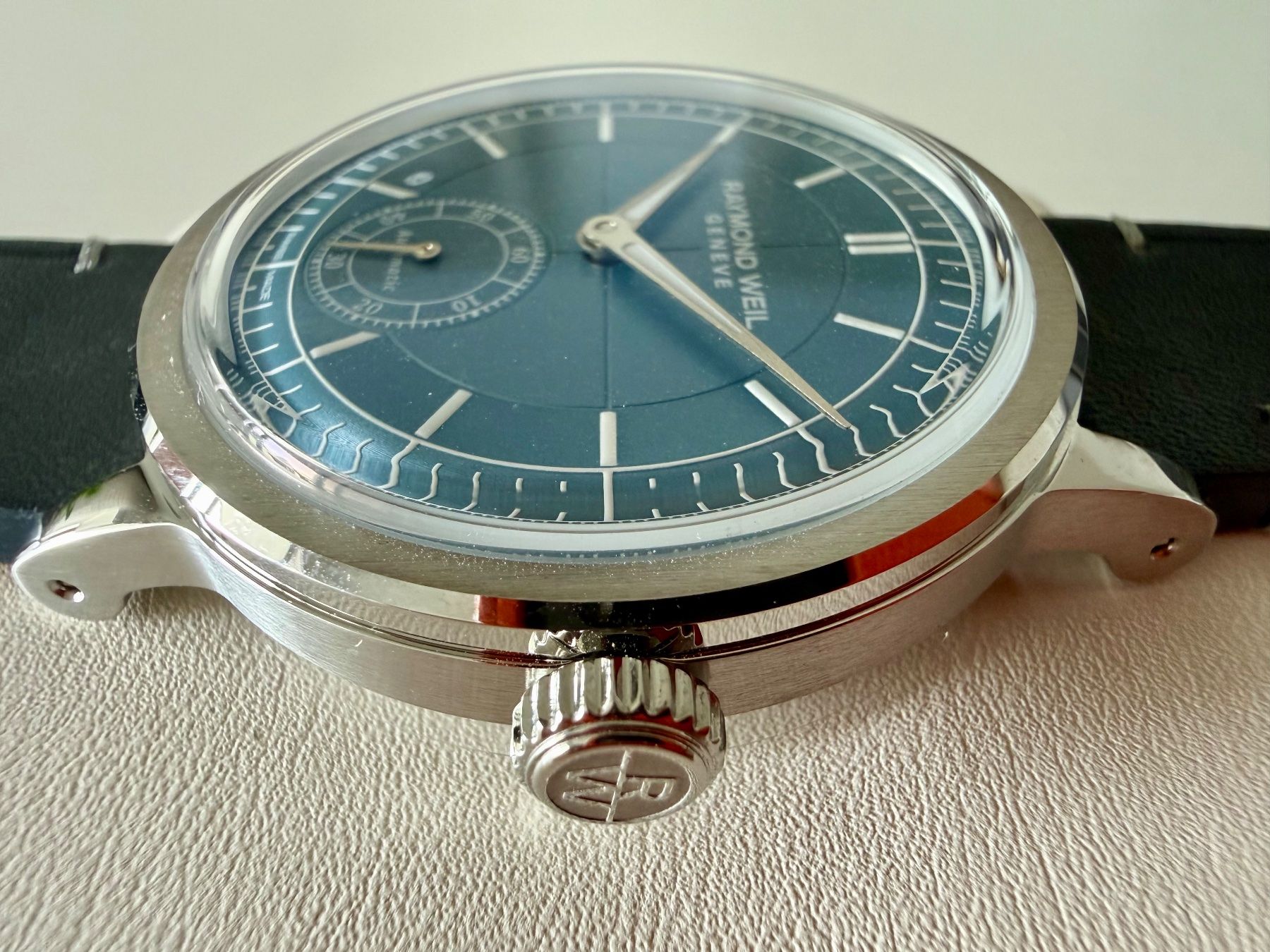 Raymond Weil Uhren: RAYMOND WEIL Millesime Petite Seconde Bleu Denim,Fullset2026 – Neu und originalverpackt aus Le Mont-sur-Lausanne von LycaGallery 4