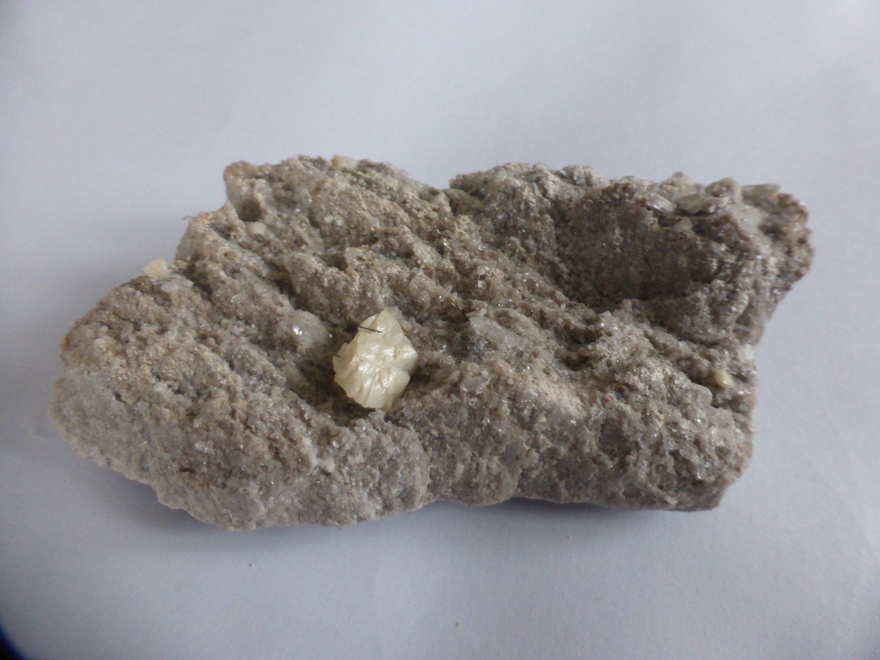 Mineralien & Heilsteine: Kristallstufe: Ankerit, Rutil, Adular bergfrisch! – Gebraucht aus Triengen von Nussbaum14