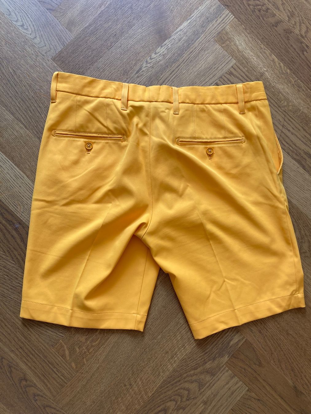 Lindeberg Pantaloni: JLindeberg Golfhose kurz Gr 34 – Usato da Cham venduto da LoreM7 1