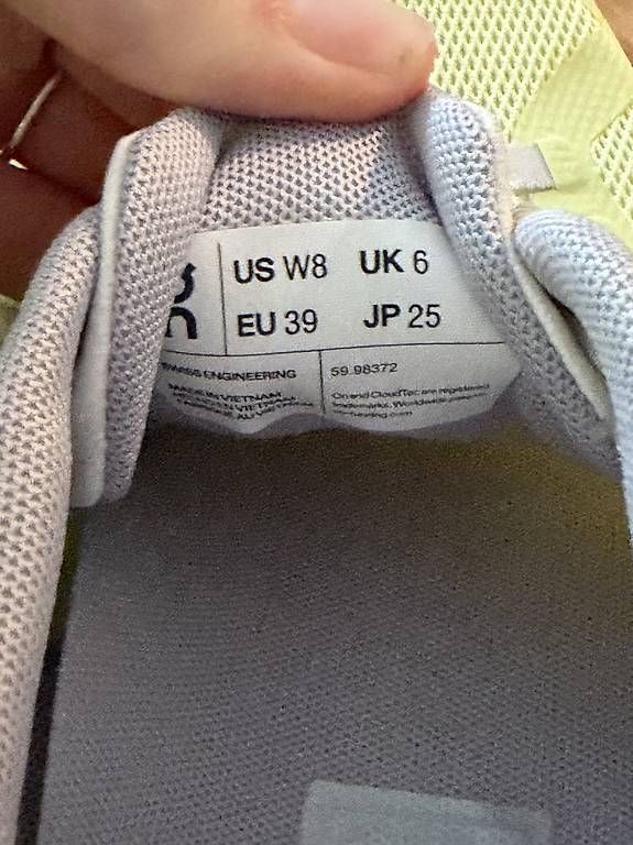 Scarpe da donna: On Schuhe Gr.39 – Usato da Seedorf UR venduto da Lia_mia 2