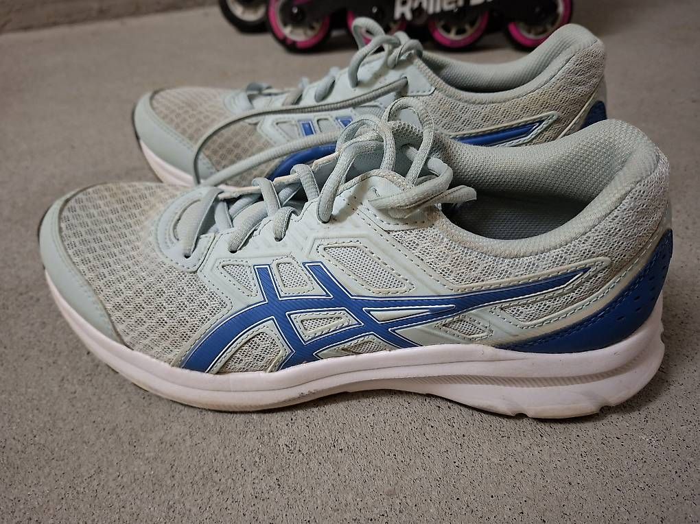 Chaussures hommes: ASICS Laufschuhe Gr. 41, hellgrau/blau – D'occasion à Affoltern am Albis par Feather 1